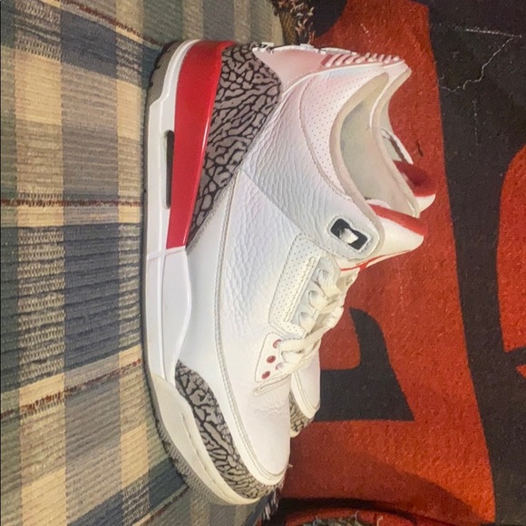 Jordan 3 sneakers 2017 edition part of collection - Picture 2 of 4